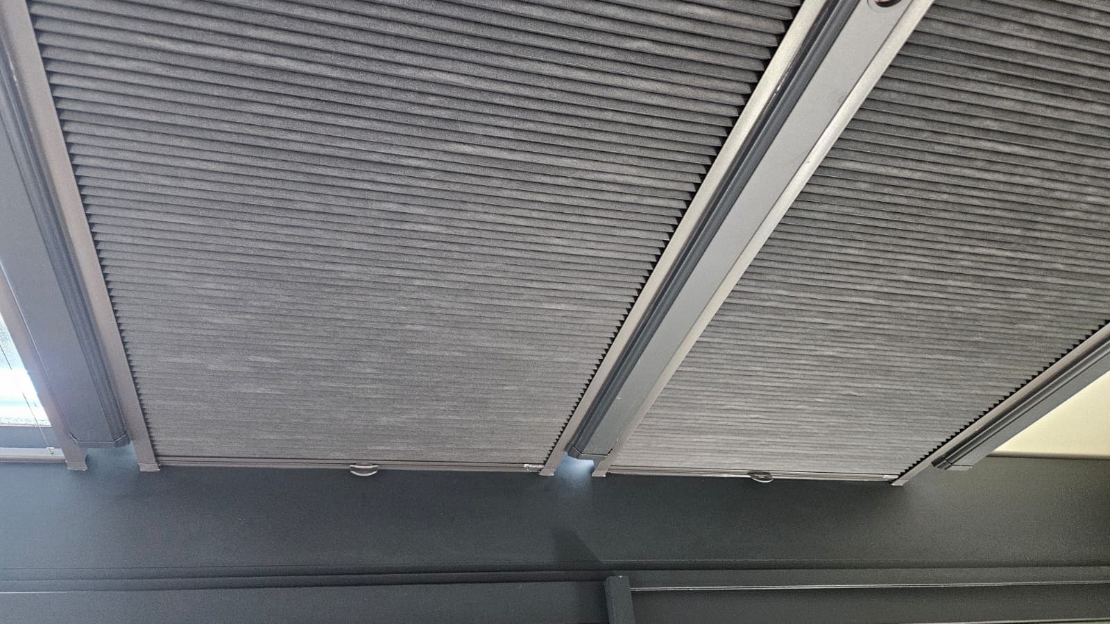 Store Plissé sous toiture (2)